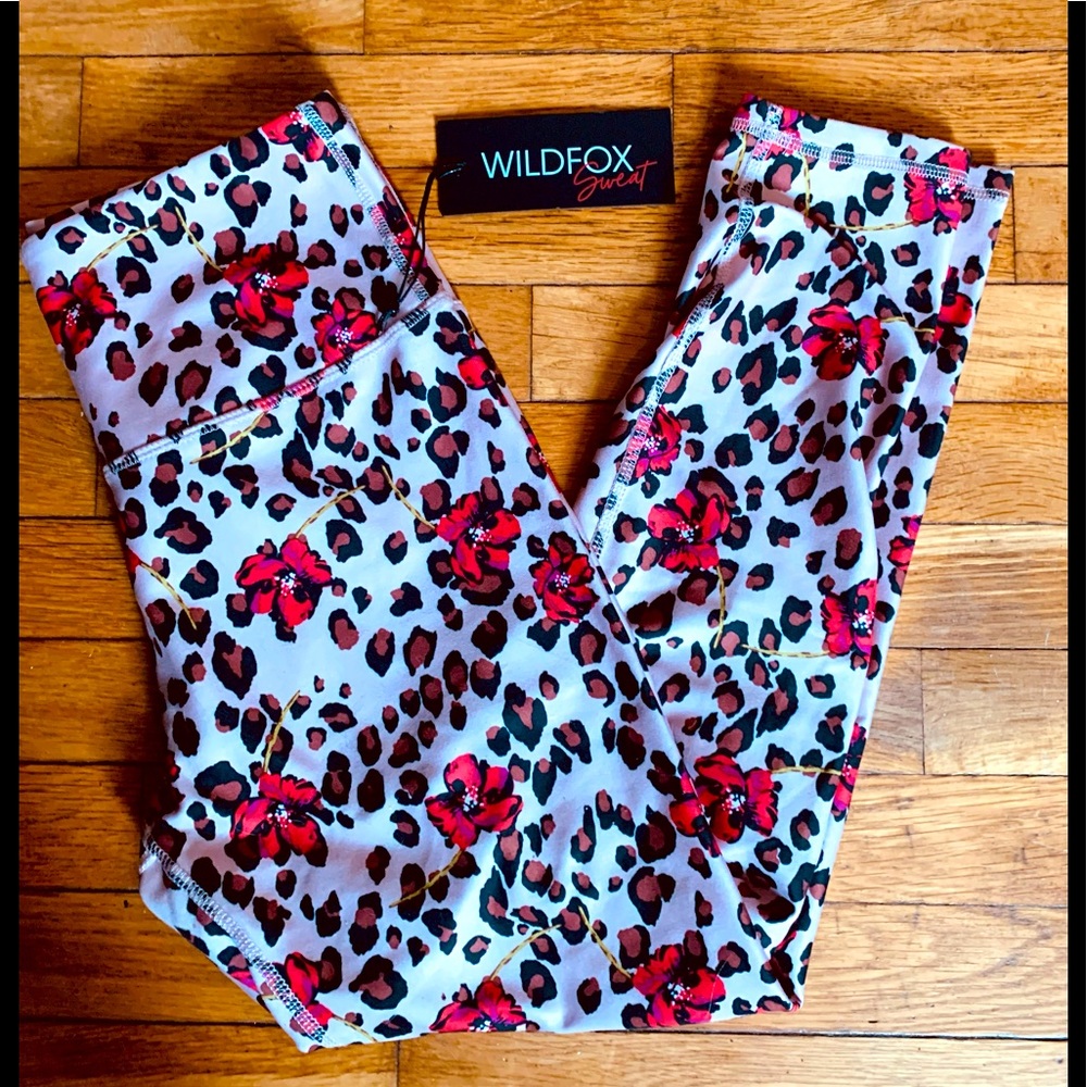 NWT WILDFOX Active Leggings